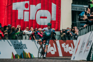 Ein starkes Teilnehmerfeld ging bei der Tour of the Alps 2021 an den Start und absolvierte dabei auch drei Etappen in Tirol. © Bettini Photo