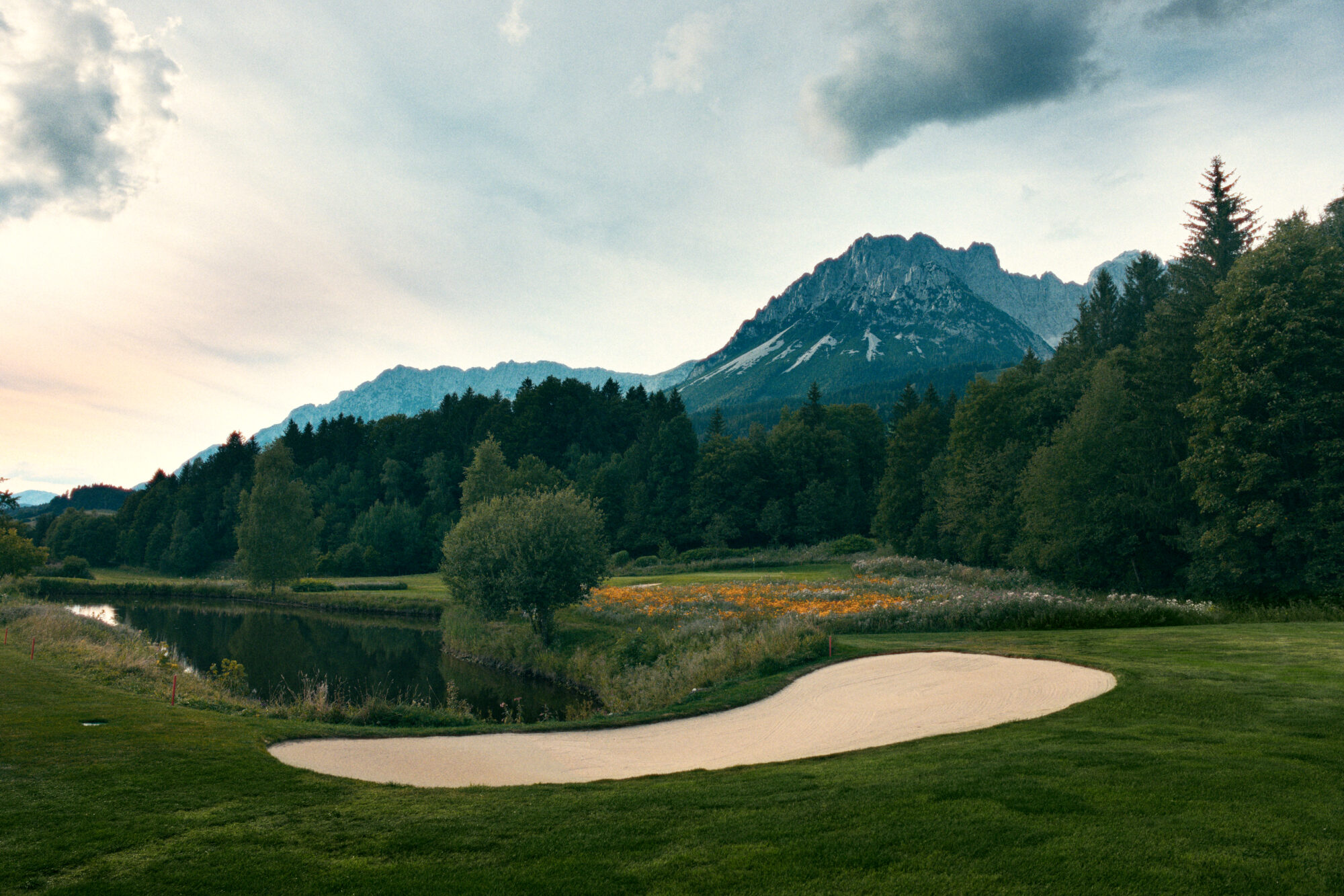 Golf in Tirol Seit 2021 fahren drei weitere Direktzüge aus Berlin, Frankfurt und Malmö nach Tirol. © Tirol Werbung / Hans Kapferer